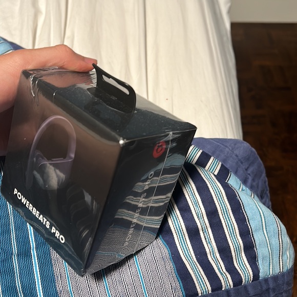 Power Beats Pro - Picture 2 of 3